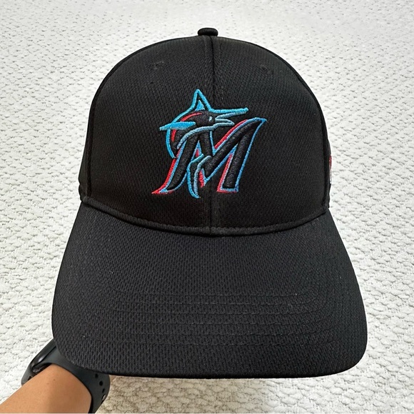 Miami Marlins Baseball Cap Team MLB Black Adjustable Hook Loop Men’s One Size - Picture 1 of 8